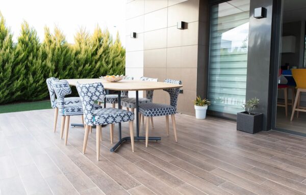Quichale Dining table - Image 3